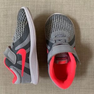 Toddler Girls Nike Revolution Sneakers. Size 8.